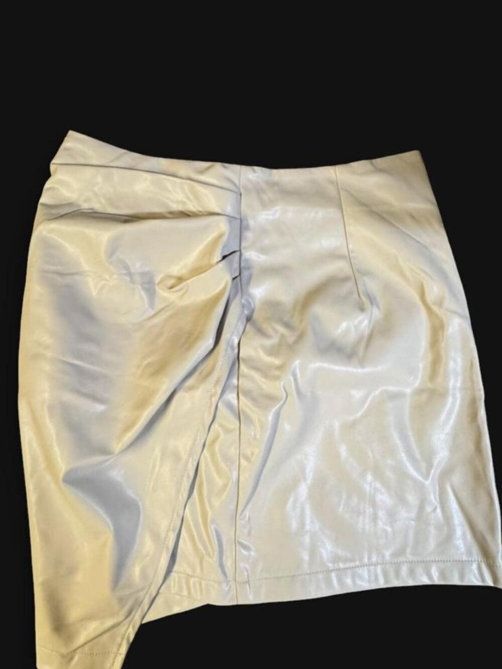 Asymmetric beige faux leather skirt with zipper and ruched detailing Size L